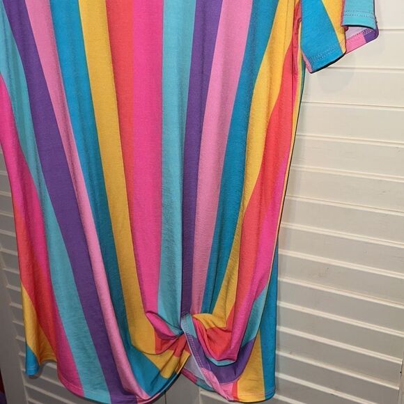 Lilypad, vibrant, striped twist front tunic, top size small, NWT - Picture 3 of 6